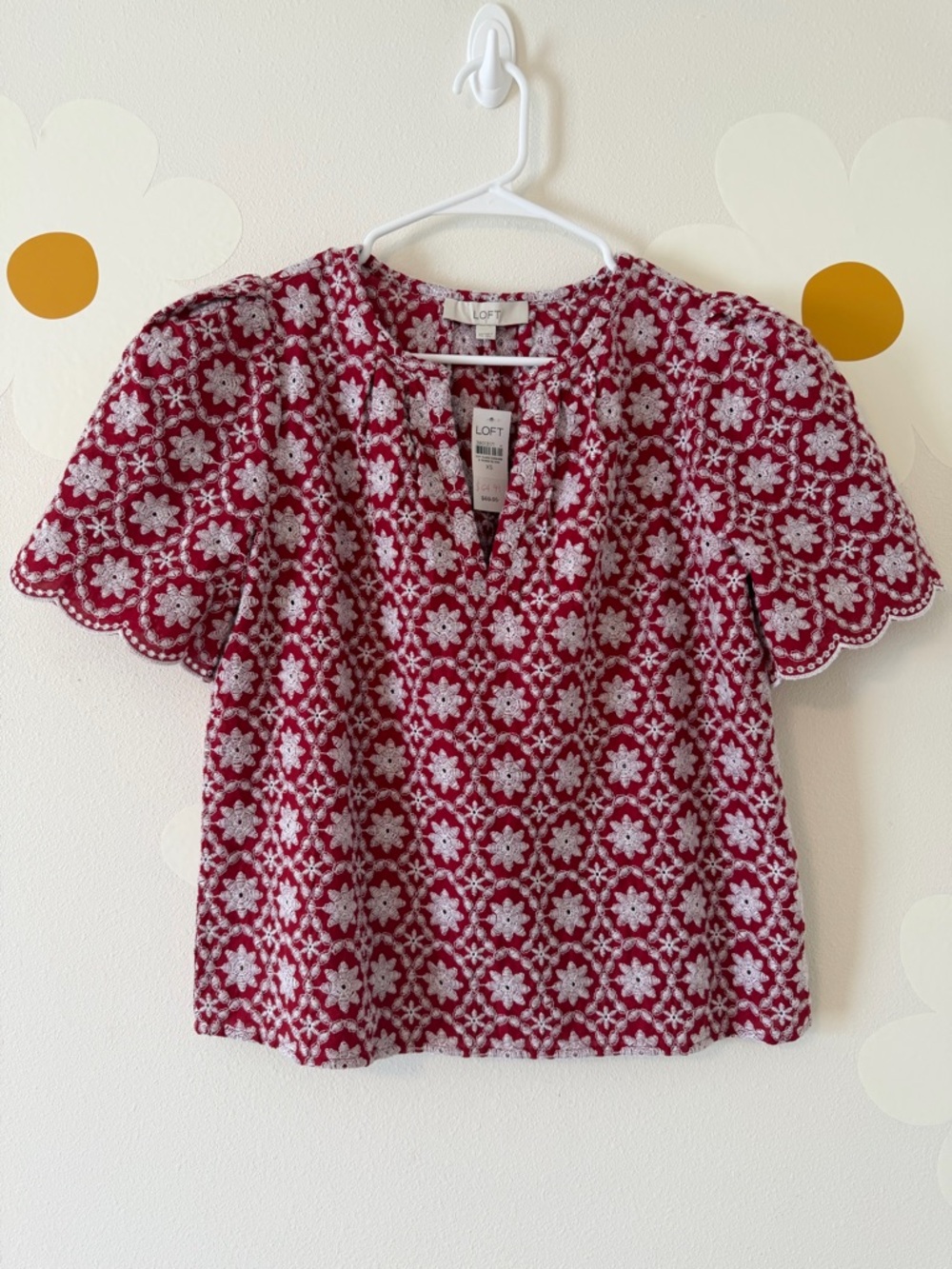 NWT LOFT Red Embroidered Split-Neck Flutter Scallop Sleeve 100% Cotton Blouse - Picture 2 of 10